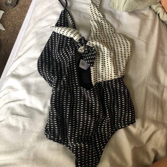 Beach Riot Leah One Piece - Picture 6 of 8